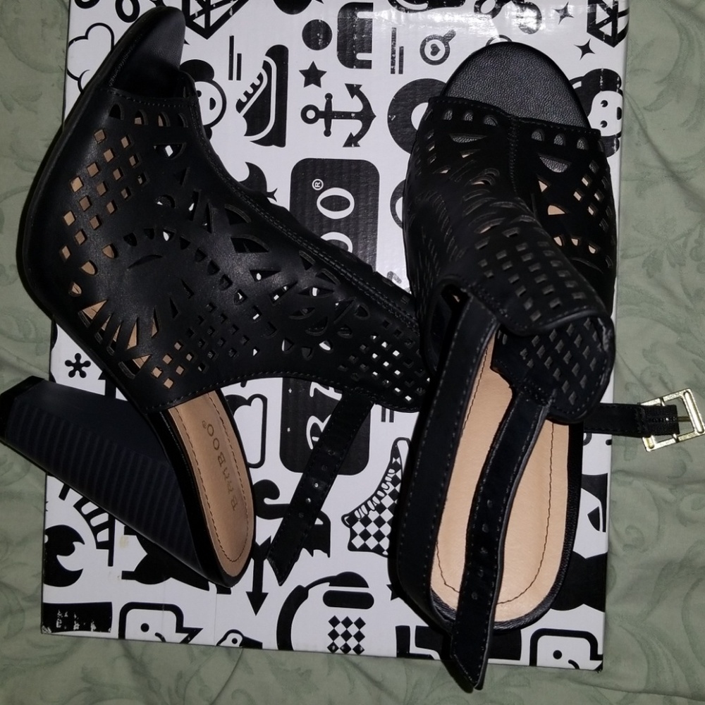 Heel - Picture 2 of 6